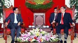 Cambodia party delegation welcomed in Hanoi